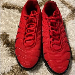 Nike Red/Black Airmax Boys Size 6